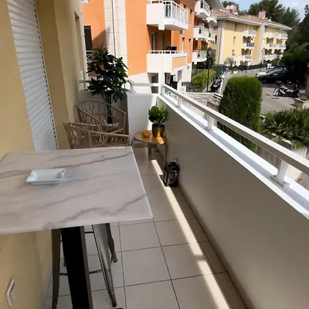 Mondello Hotellerie&consultant : De Standing 47m2 Avec Piscine Apartment